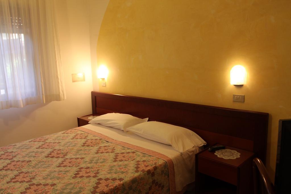 Hotel Adele Bellaria-Igea Marina Quarto foto